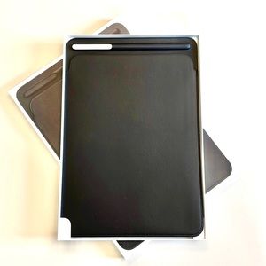 NWT Apple Leather Sleeve for 10.5‑inch iPad Pro - Black